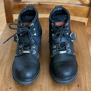 Harley Davidson riding boots. Used boot, very comfortable and cute